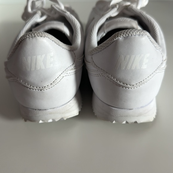 NIKE CORTEZ BASIC SL (GS) WHITE / WHITE GRADE SCHOOL 904764-100 - Picture 4 of 9